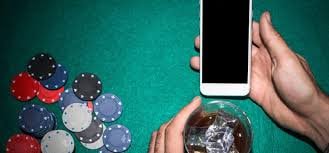 Poker Indonesia live-dealer table with player cards and chip stacks on syairsakura platform